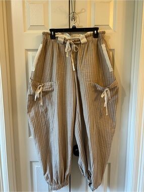 eesome Neutral Beige sear sucker barrel jogger style pants size large